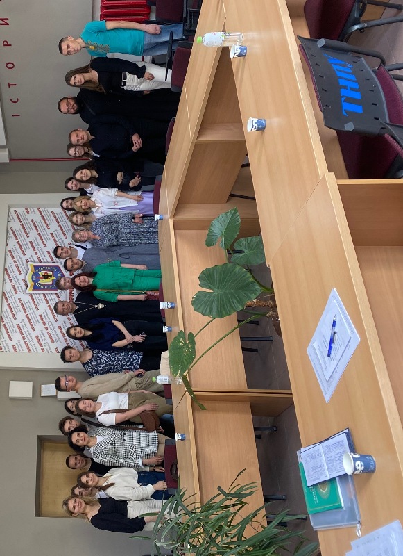 Учасники круглого столу